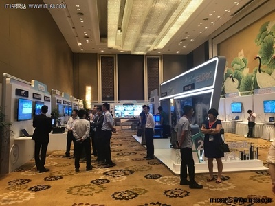 2017中國(guó)石油石化信息技術(shù)峰會(huì) 數(shù)字化轉(zhuǎn)型驅(qū)動(dòng)能源行業(yè)創(chuàng)新